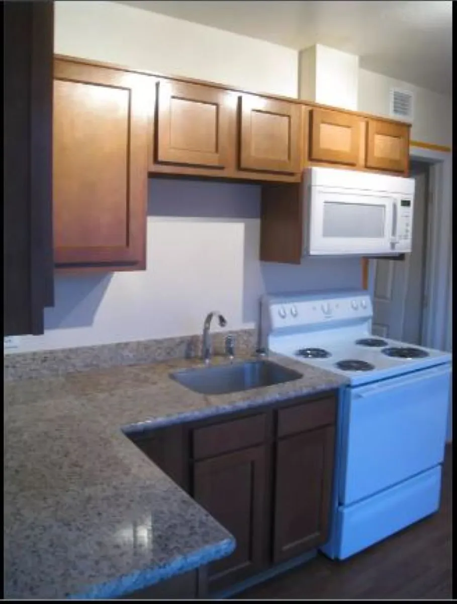 Building Photo - 1325 N 30th Dr