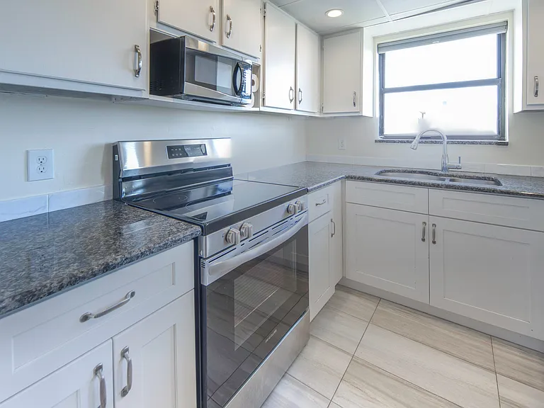 890 N Federal Hwy #412 — Photo 19