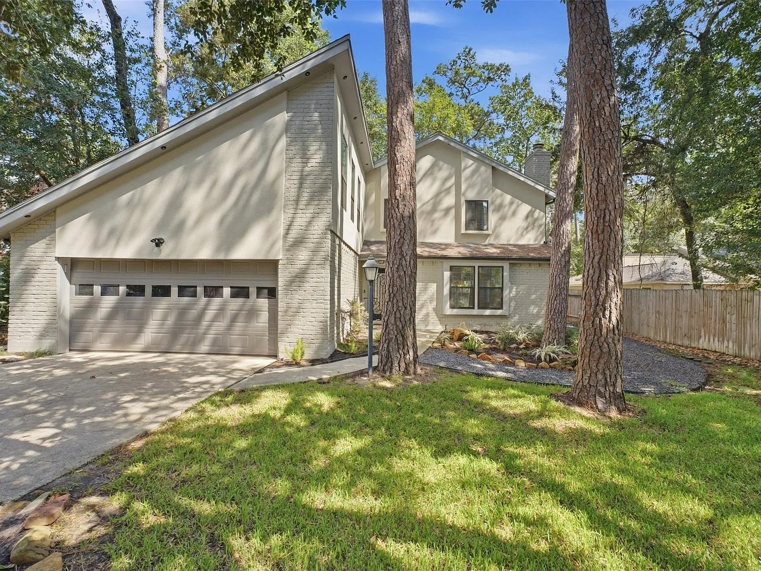 4 bed, 2.5 bath, 2551 sqft, $3,200 — Photo 3