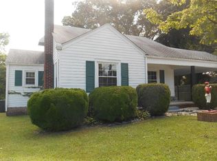 126 W End Dr, Mount Airy, NC 27030