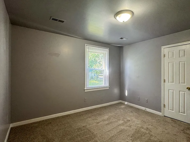 525 E Cawson St — Photo 14