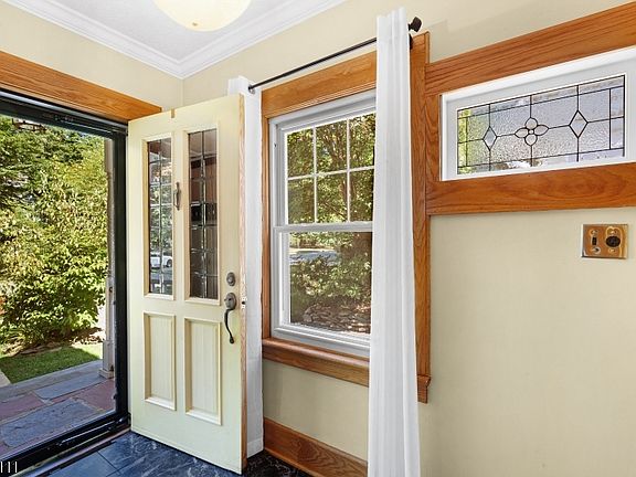 4th image of 125 Hawthorne Ave