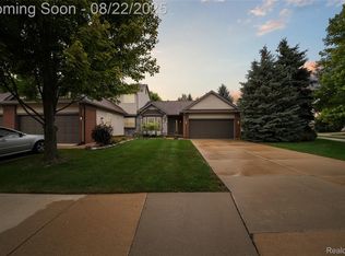 3090 Brookside Dr, Waterford, MI 48328