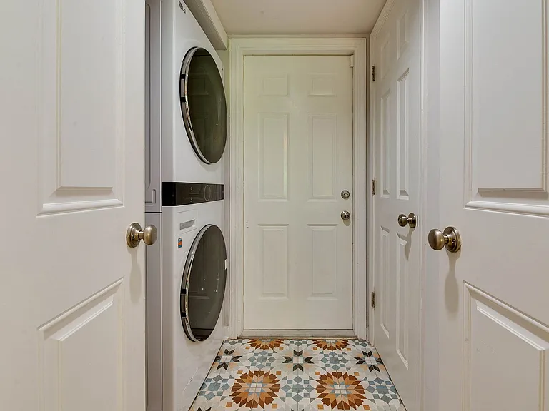 9006 Saint Thomas Ln — Photo 28