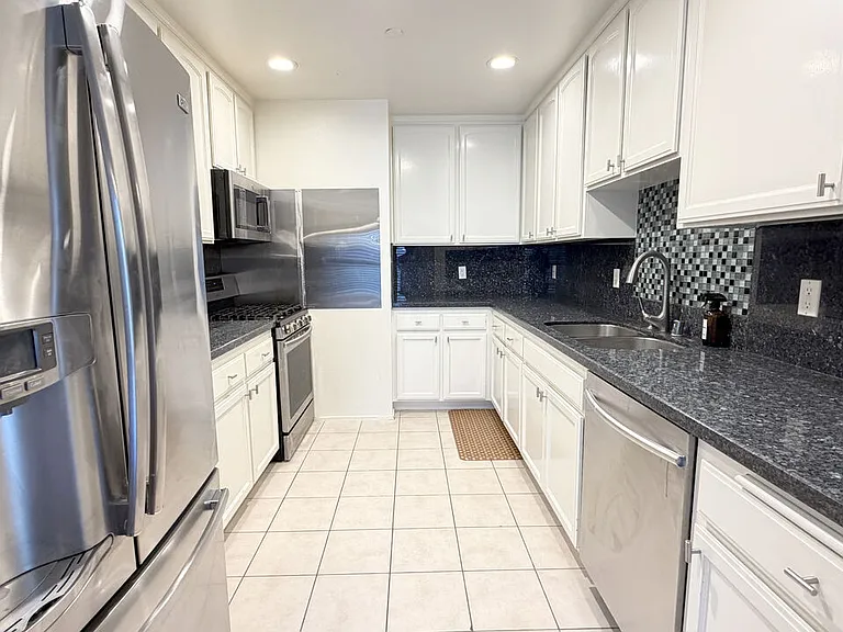 956 S Wilton Pl #401 — Photo 5