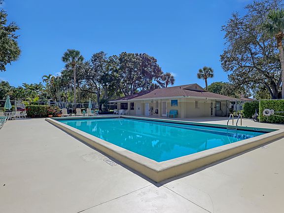 3rd image of 6552 Chasewood Dr APT H