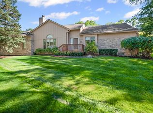 35812 Lone Pine Ln, Farmington, MI 48335