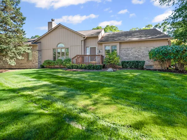 35812 Lone Pine Ln, Farmington, MI 48335