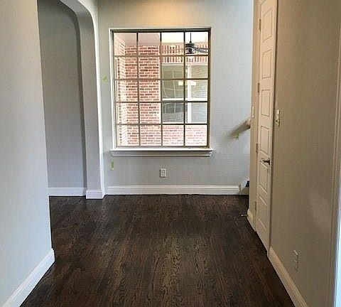 4th image of 4264 Wellesley Ave
