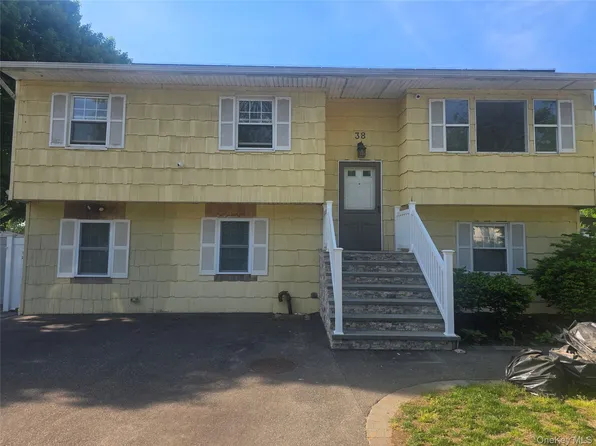 38 Sage Street, Central Islip, NY 11722