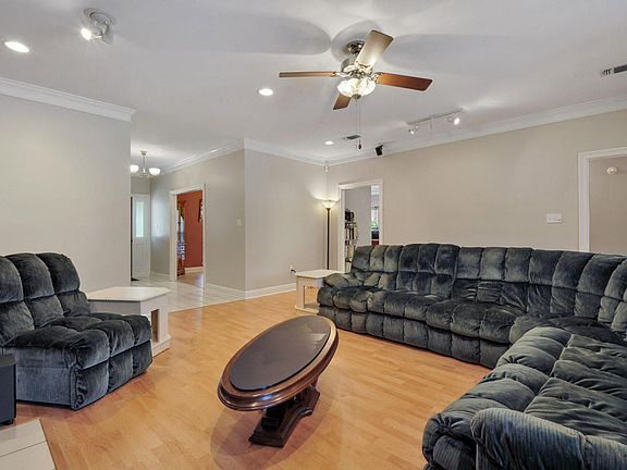 4th image of 14525 Laurelwood Dr