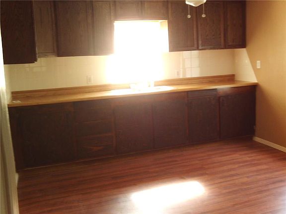 3rd image of 2519 N Main Blvd