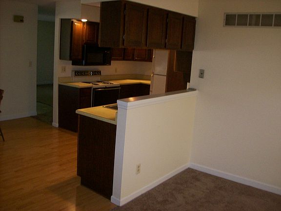 5th image of 2302 Clover Ln