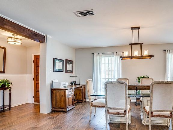 2nd image of 103 W Lavender Ln