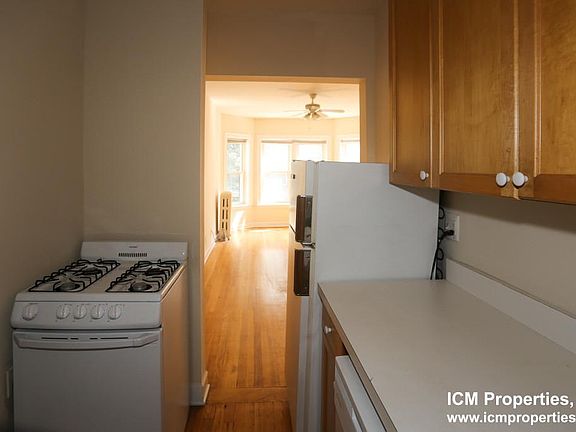 3rd image of 3924 N Pine Grove Ave APT 1E