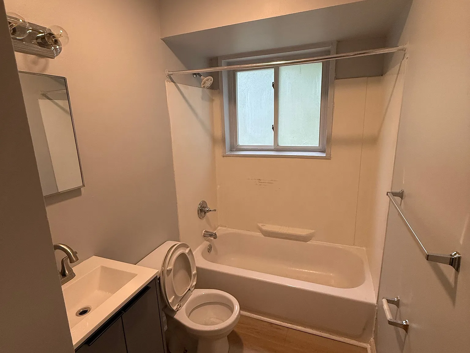 3 bed, 850 sqft, $1,600 — Photo 4