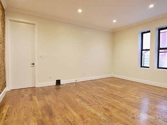 3rd image of 3660 Broadway #27