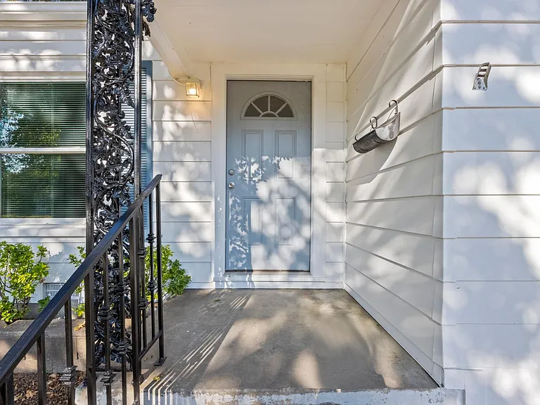 220 S Quebec Ave — Photo 4