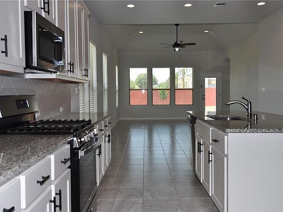 4th image of 804 Centerra Hills Cir