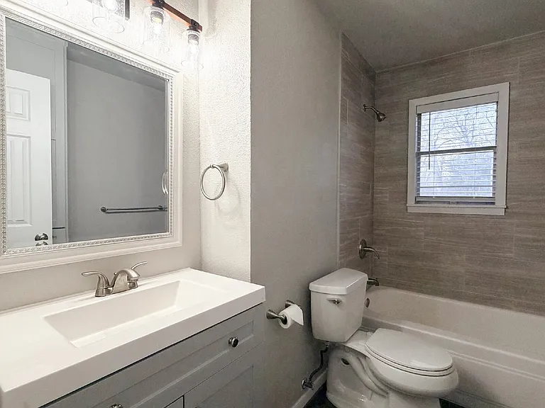 549 NW Hillery St — Photo 12