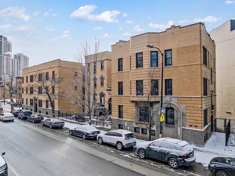 1900 N Lincoln Ave — Photo 2