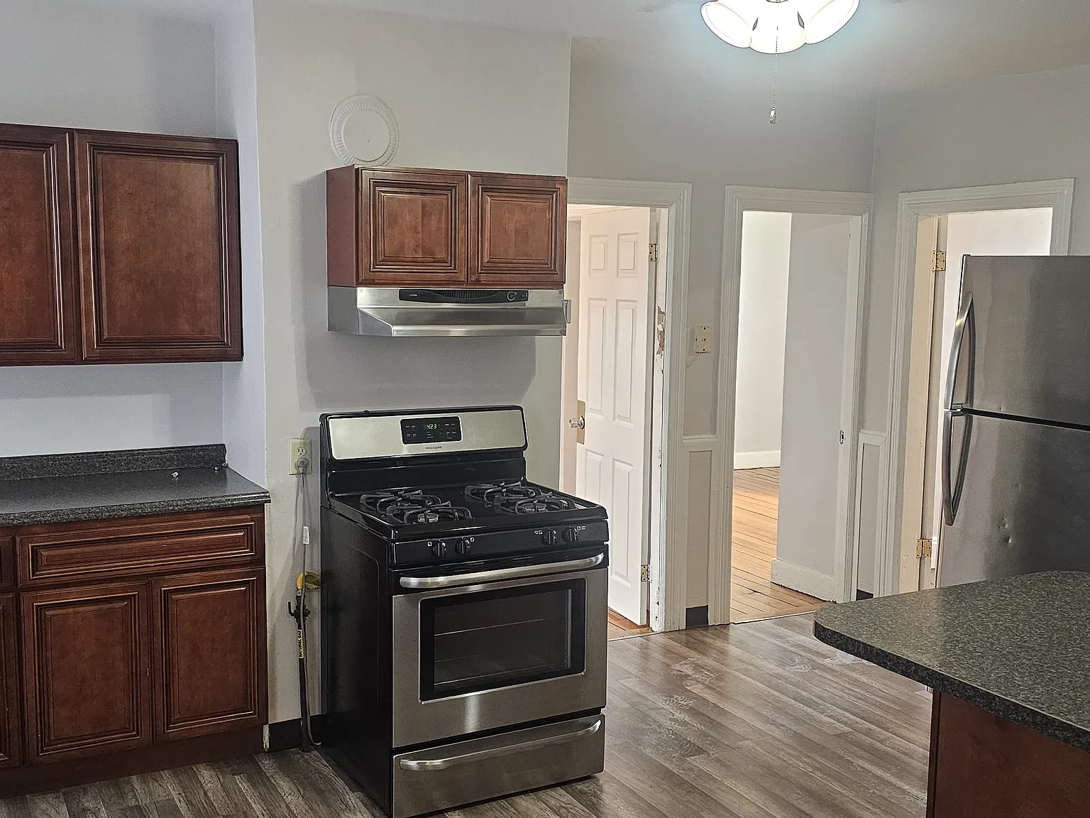 2 bed, 900 sqft, $1,600 — Photo 4