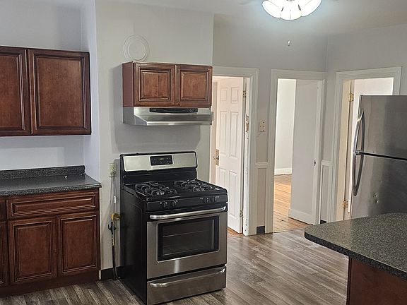 4th image of 51 Brayton Ave #4