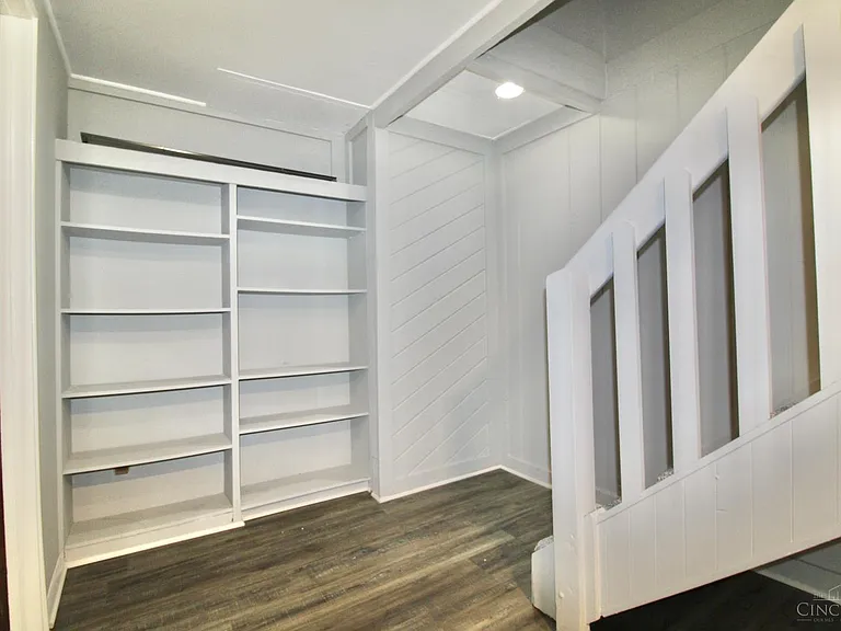 512 Glencoe Ct — Photo 17