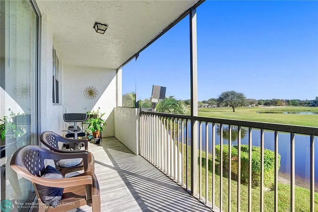 W Rolling Hills Cir, Davie — Photo 2
