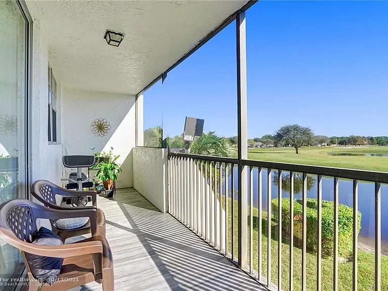 W Rolling Hills Cir — Photo 2