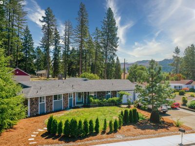 460 N Comstock Rd, Sutherlin, OR, 97479