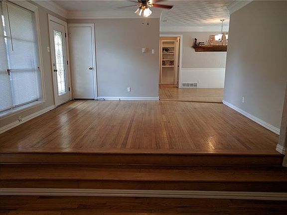 3rd image of 3529 Edgebrook Dr