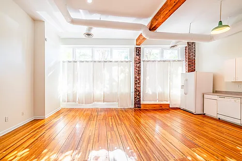 305 Peters St SW #1 Photo 1