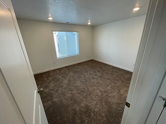 4th image of 1126 E Trident Dr