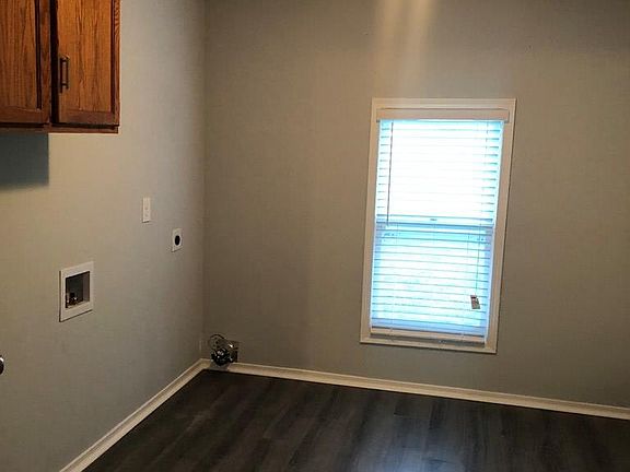 5th image of 221 Herring Hollow Ln