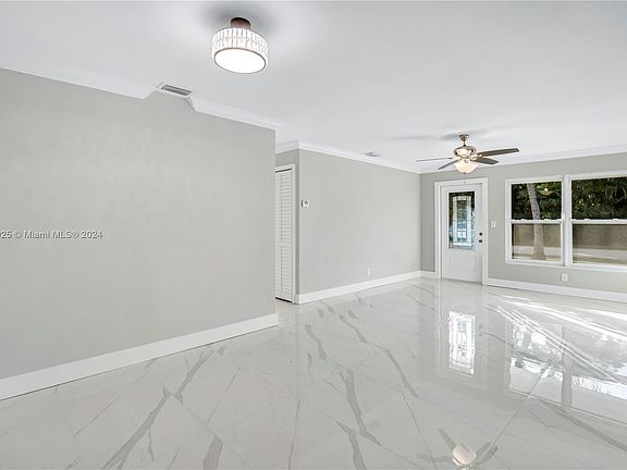 4th image of 221 NE 55th St