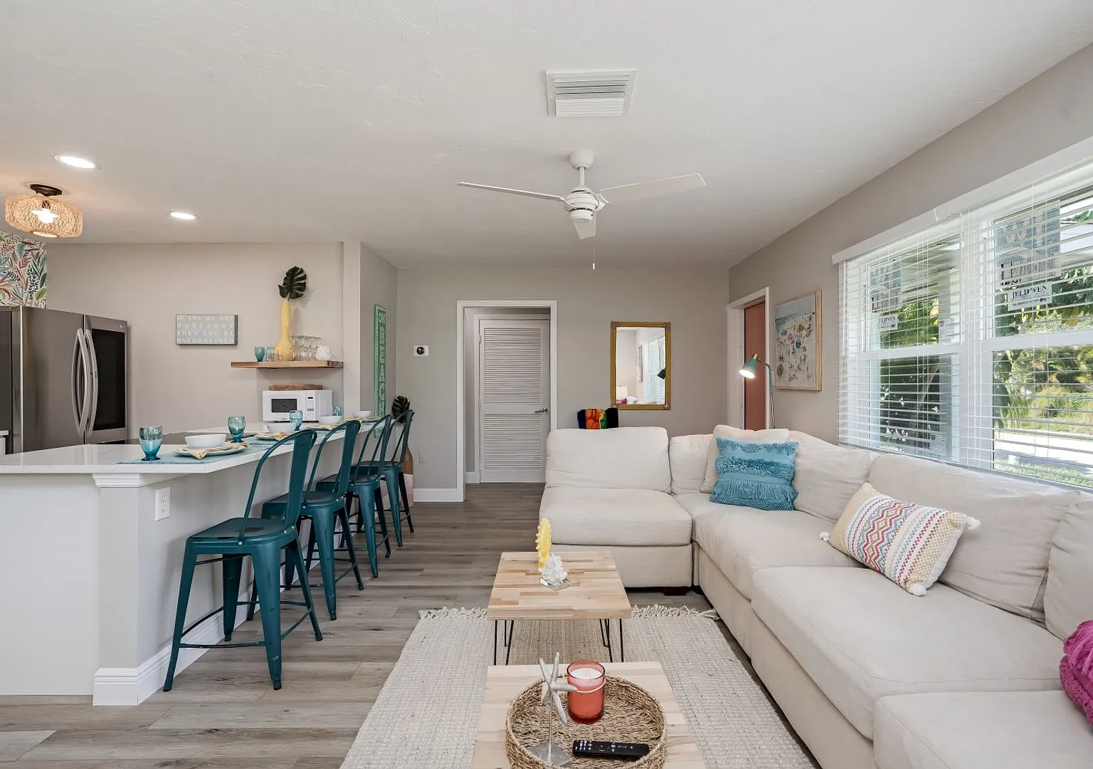 Beautiful 2-Bedroom, 2-Bath Home in Bradenton Available Furnished or Unfurnished — Photo 3