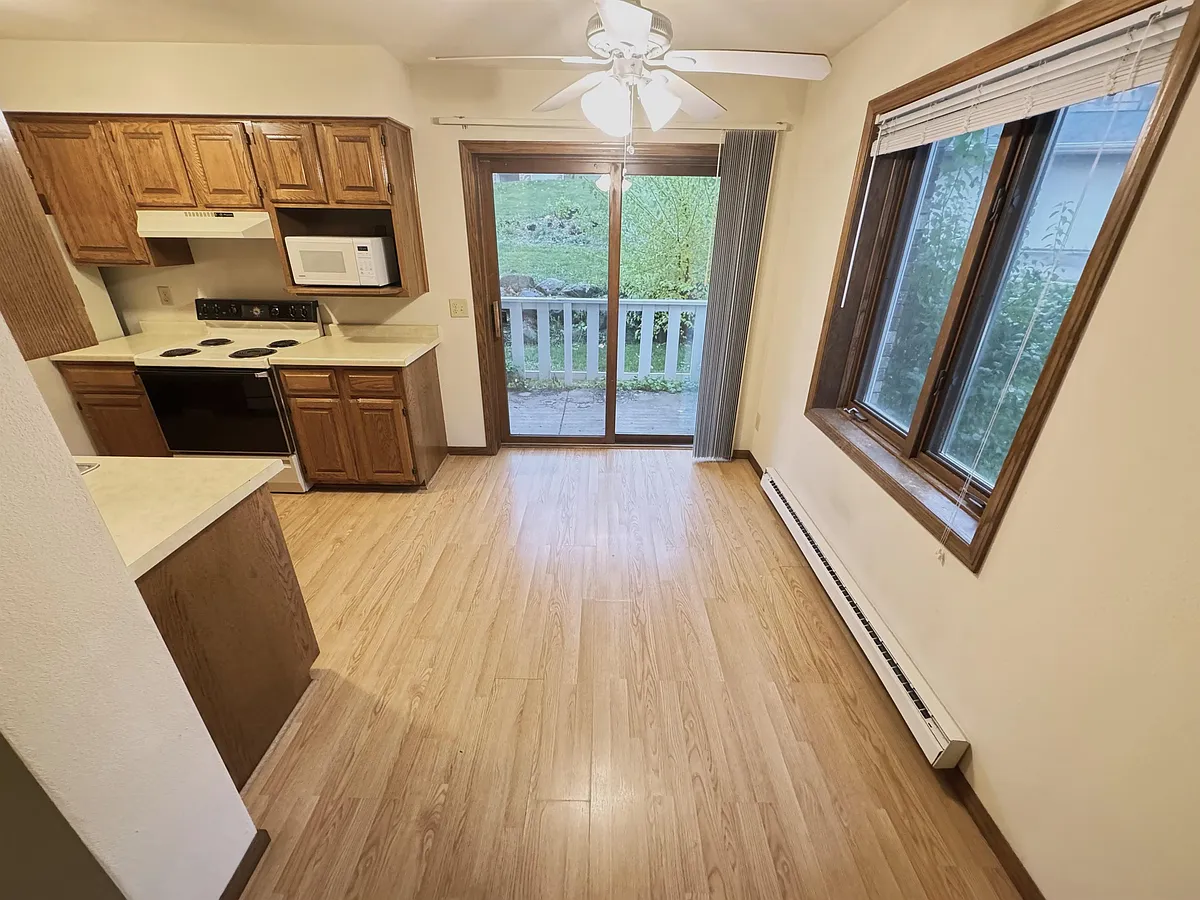 Kitchen-Dining - 10 Mesa Ct #2