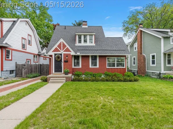 516 Woodcrest Dr, Royal Oak, MI 48067