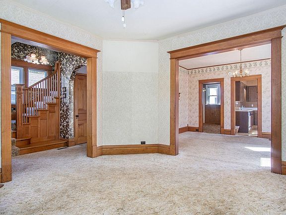 3rd image of 310 N Washington Ave