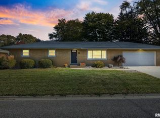 104 Eastshore Dr, Morton, IL