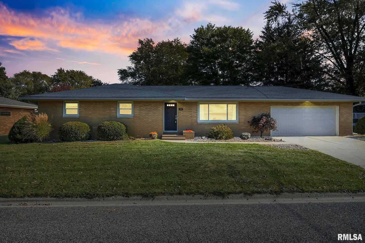 104 Eastshore Dr photo 1