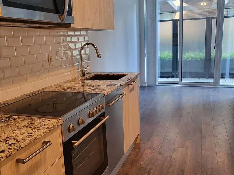 28 Wellesley St E #207 — Photo 3