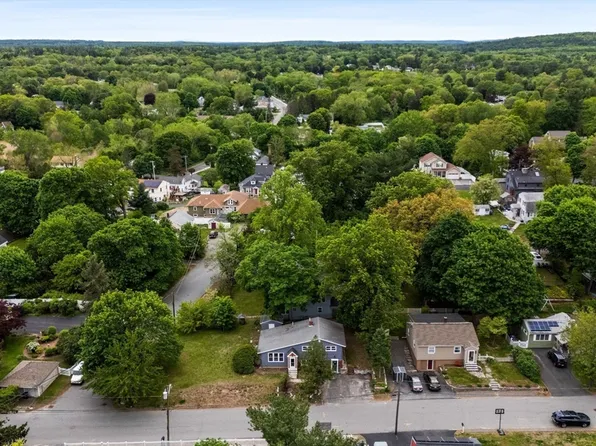 8 Piedmont St, Methuen, MA 01844