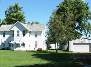 18526 230th St, Davenport, IA 52807