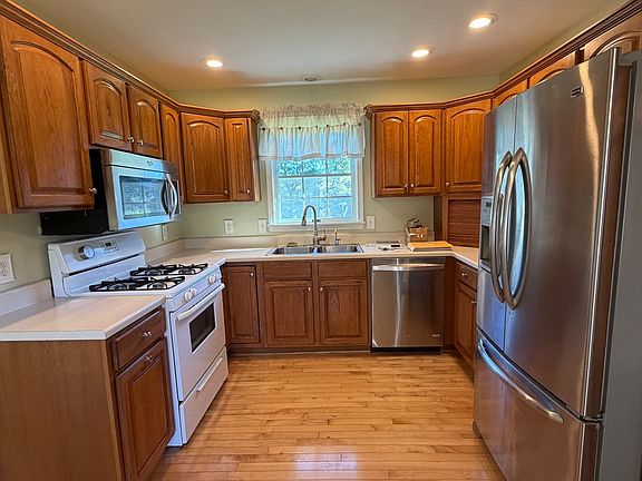 5th image of 1676 Edgebrooke Ct