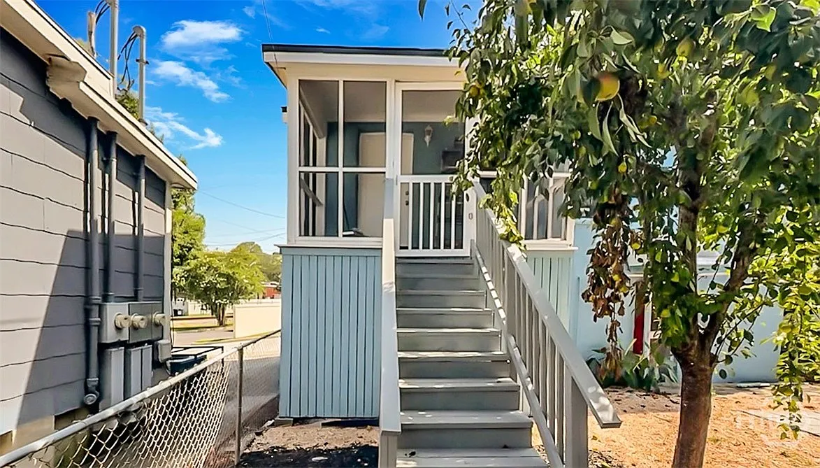 2 bed, 1.0 bath, 750 sqft, $1,400 — Photo 1