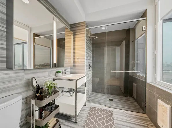 605 West 42nd Street image 5 of 27