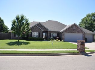 1923 SE Rolling Hills Dr, Bartlesville, OK 74006
