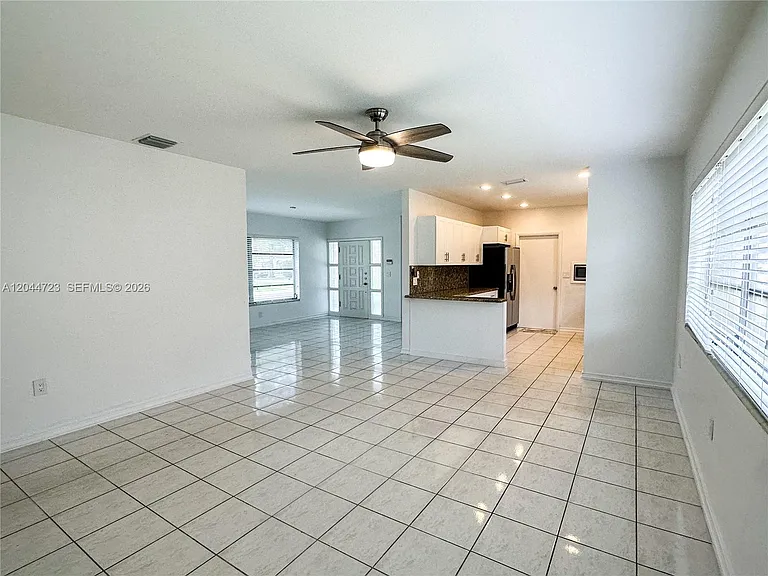 1415 Genoa St — Photo 4